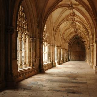 Un cloître. [Depositphotos - packshot]