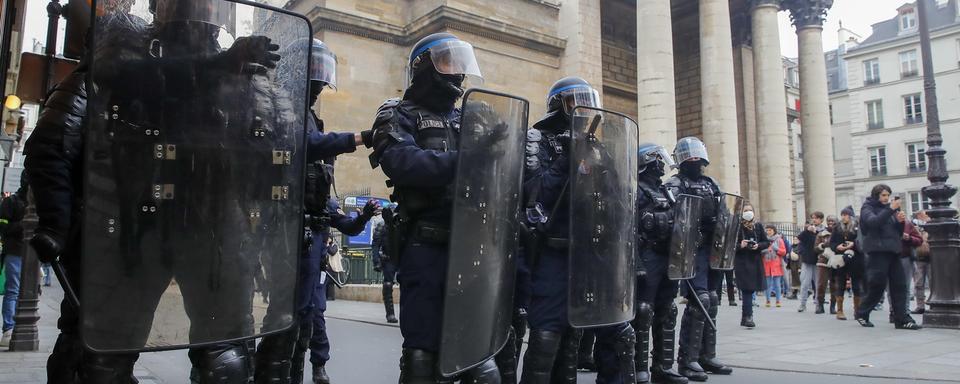 La direction de SciencePo Paris a décidé de fermer les principaux bâtiments occupés par les étudiants propalestiniens. [EPA/Keystone - Teresa Suarez]