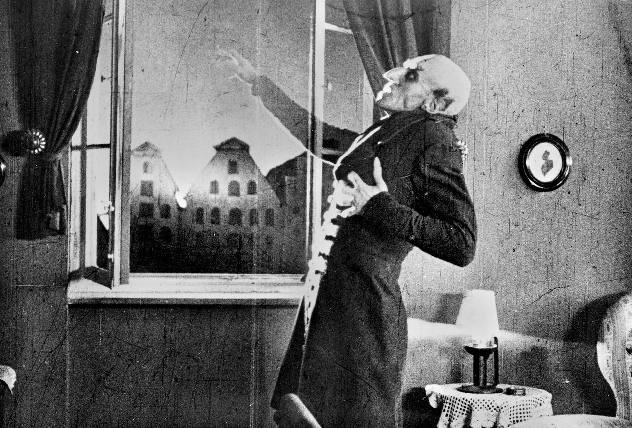 Une scène du film "Nosferatu le vampire" de Murnau en 1922. [Roger-Viollet via AFP]