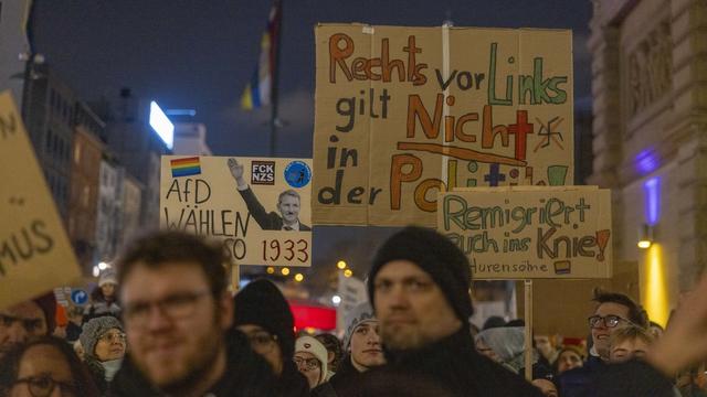 Une manifestation opposée à l'AfD dans les rues de Mainz. [Keystone/DPA - Helmut Fricke]