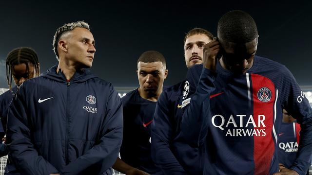 Les joueurs du Paris Saint-Germain après leur défaite. [Keystone/EPA - Yoan Valat]