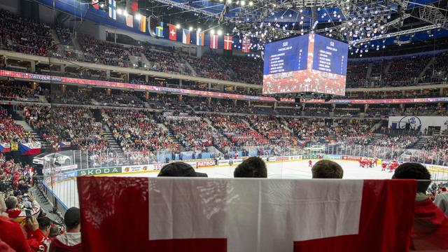 La Suisse affronte le Canada ce soir aux Championnats de hockey sur glace à Prague en République tchèque. [Keystone - Peter Schneider]