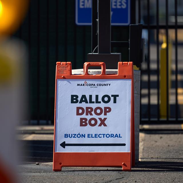 Un signe indiquant un bureau de vote lors des élections américaines 2024. [Keystone - EPA/Allison Dinner]