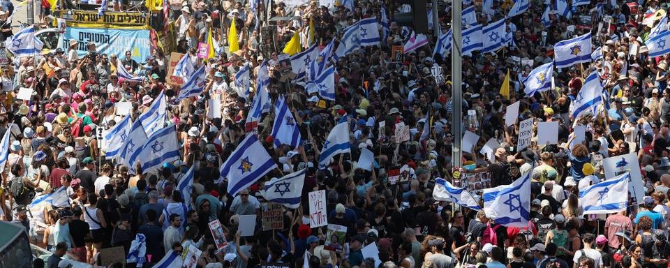 Une manifestation à Tel Aviv pour faire pression sur gouvernement israélien pour qu'il oeuvre à faire libérer les otages. [afp - Jack Guez]