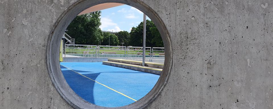 La piscine publique du Lignon. [RTS - Xavier Bloch]