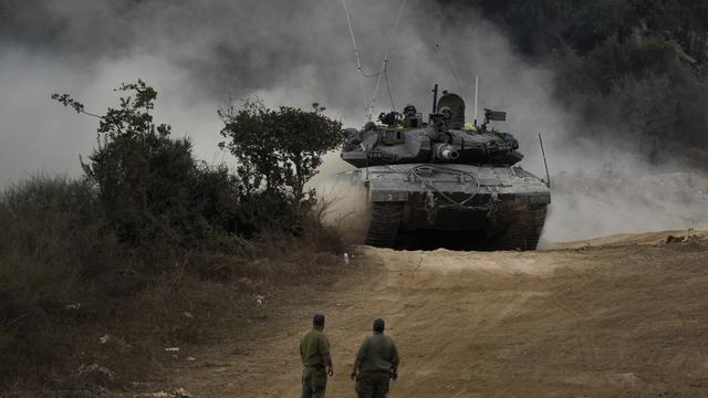 Israeli army tanks manoeuvre in a staging area in northern Israel near the Israel-Lebanon border, Tuesday, Oct. 1, 2024. (AP Photo/Baz Ratner) [AP Photo/Keystone - Baz Ratner]