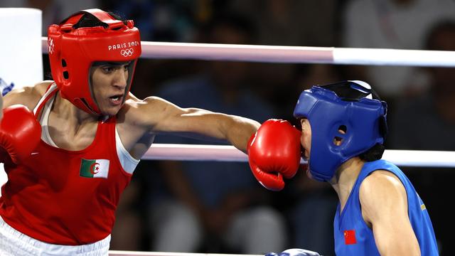 Imane Khelif (gauche) a remporté l'or olympique. [KEYSTONE - MAST IRHAM]