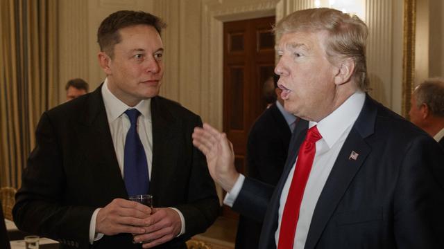 Elon Musk a tiré le tapis rouge à Donald Trump pour son grand retour sur la plateforme X (ex-Twitter). [Keystone/AP Photo - Evan Vucci]