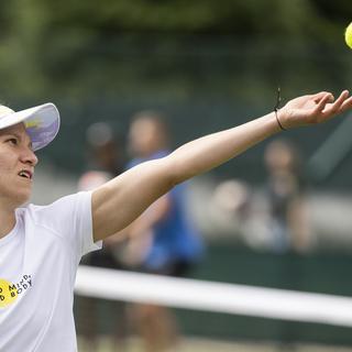 La Suissesse Viktorija Golubic qui s'entraîne pour un match au tournoi de Wimbledon. [Keystone - Alessandro della Valle]