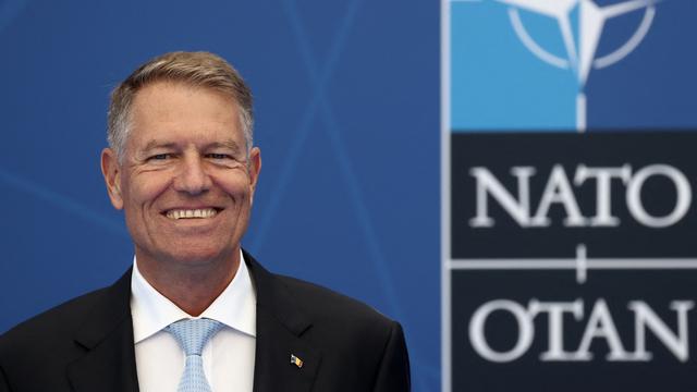 Le président roumain Klaus Iohannis durant un sommet de l'Otan en 2021. [AFP - KENZO TRIBOUILLARD/POOL]