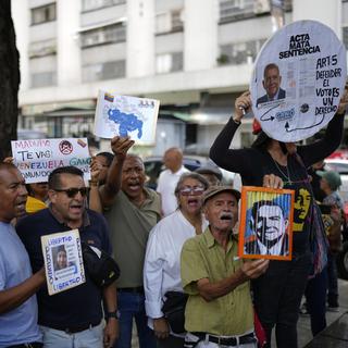 Une manifestation en soutien aux prisonniers politiques incarcérés par le président Nicolas Maduro et contre ce dernier à Caracas au Vénézuela, le 28 septembre 2024. [Keystone - AP Photo/Ariana Cubillos]