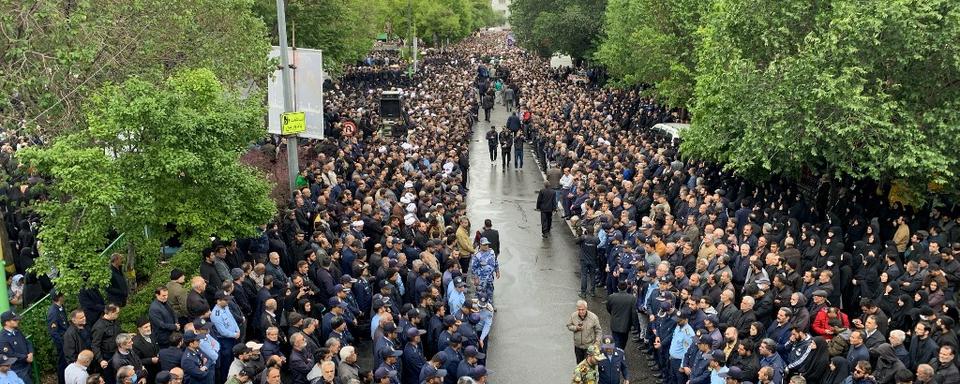 Une foule s'est rassemblée à Tabriz en hommage au président iranien Ebrahim Raïssi. [Anadolu via AFP - Fatemeh Bahrami]