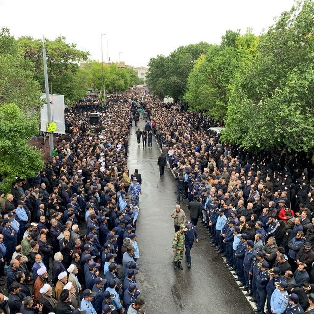 Une foule s'est rassemblée à Tabriz en hommage au président iranien Ebrahim Raïssi. [Anadolu via AFP - Fatemeh Bahrami]