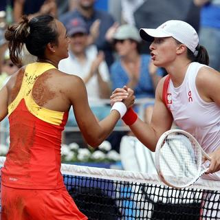 Qinwen Zheng a éliminé Iga Swiatek en demi-finale et affronte Donna Vekic pour la médaille d'or. [EPA/Keystone - Ronald Wittek]