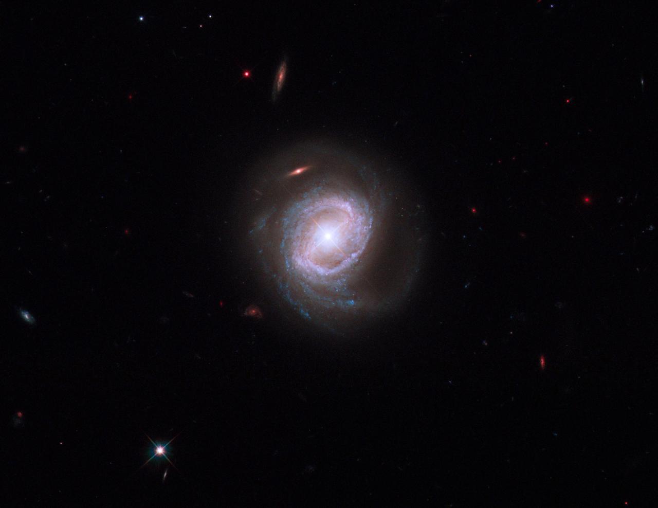 La galaxie Markarian 187 vue par le télescope spatial Hubble en août 2009. [NASA, ESA - the Hubble SM4 ERO]