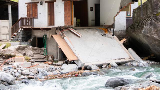 Une maison détruite à Piano di Peccia, dans le Val Lavizzara. [Keystone - Samuel Golay]