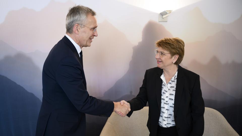 Viola Amherd a rencontré plusieurs fois le secrétaire général de l'Otan Jens Stoltenberg. [KEYSTONE - LAURENT GILLIERON]