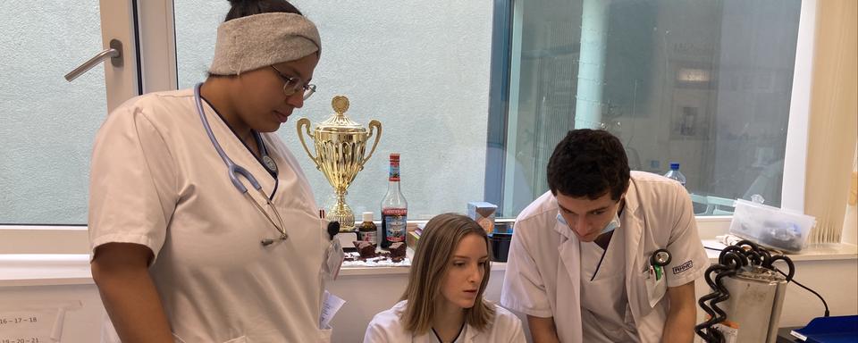 De jeunes médecins romands à l'Hôpital Chablais-Riviera. [RTS - Deborah Solbank]