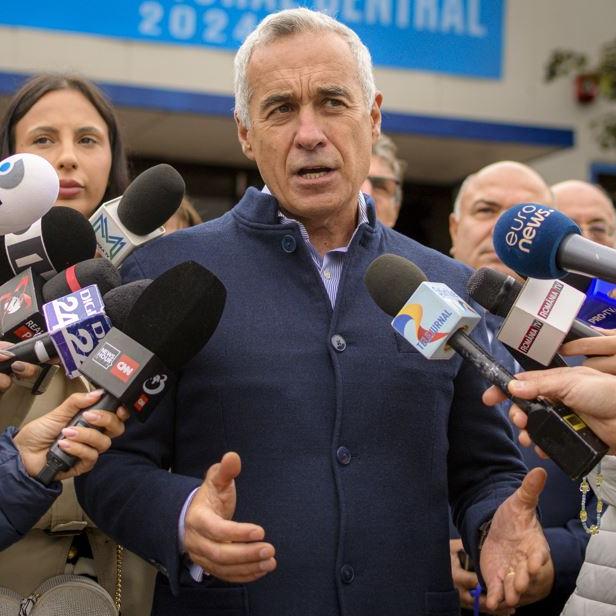 Calin Georgescu arrive en tête de la présidentielle roumaine. [Keystone - AP Photo/Alexandru Dobre]