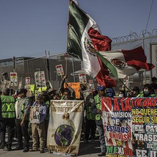 Une manifestation contre les menaces anti-immigration de Donald Trump, à Tijuana (Mexique). [EPA / Keystone - Joebeth Terriquez]