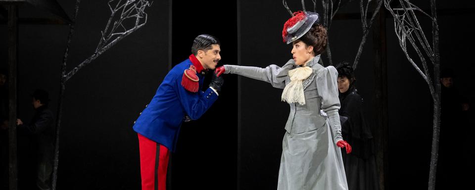 Clavaroche (Christophe Gay) et Jacqueline (Sandrine Buendia) dans "Fortunio" d'André Messager. [Opéra de Lausanne - Carole Parodi]