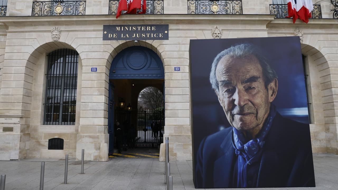 La France rend hommage à l’artisan de l’abolition de la peine de mort Robert Badinter. [Keystone - EPA/Ludovic Marin]