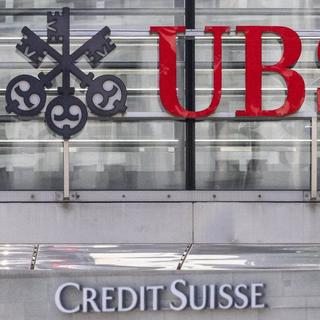 Une fusion est possible entre UBS et Credit Suisse déjà en juillet [Keystone]