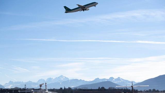 Le nombre de requérants renvoyés par vols spéciaux a presque triplé l'année dernière. [Keystone]