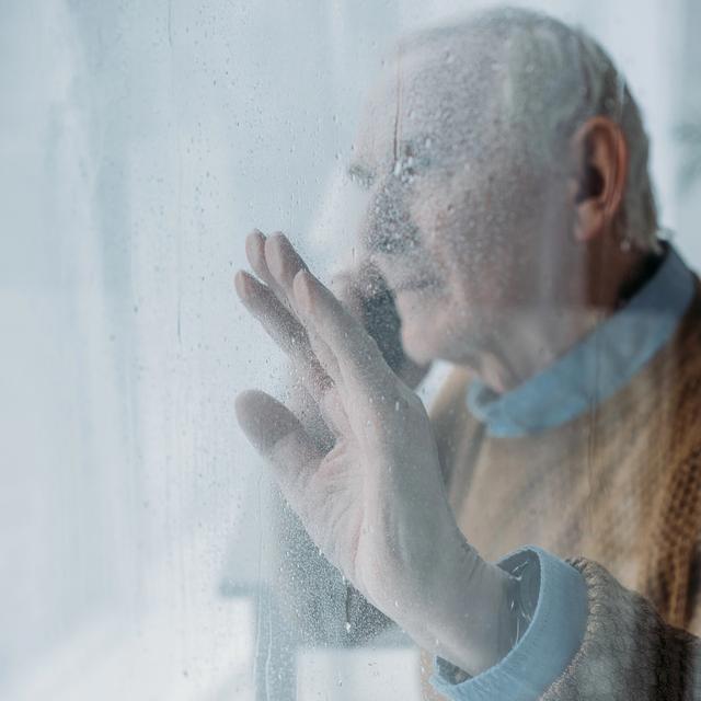 Vac 5/5: De nombreux grands-mères et grands-pères sont privés de contact avec leurs petits-enfants. [Depositphotos - NatashaFedorova]