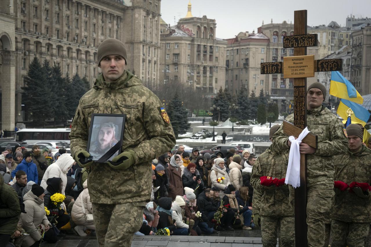 Kiev rend hommage à un jeune poète et soldat tué sur le front. [Keystone - Efrem Lukatsky]