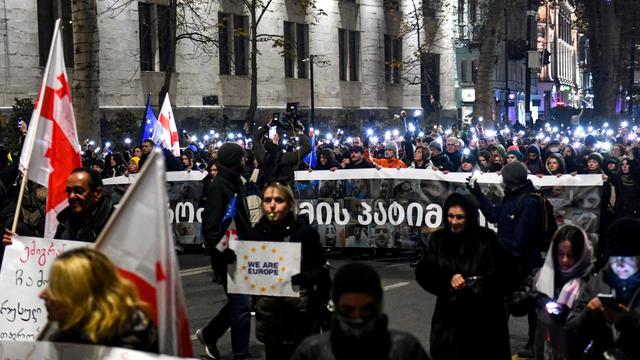 Une nouvelle manifestation secoue la Géorgie, en ébullition pour le 10e jour consécutif. [AFP - Karen Minasyan]