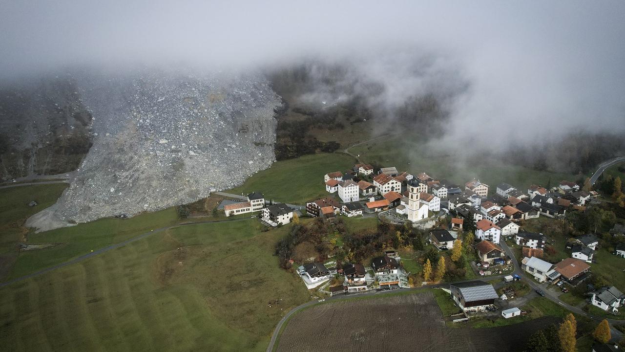 Faudra-t-il reconstruire la commune de Brienz ailleurs? [KEYSTONE - Gian Ehrenzeller]