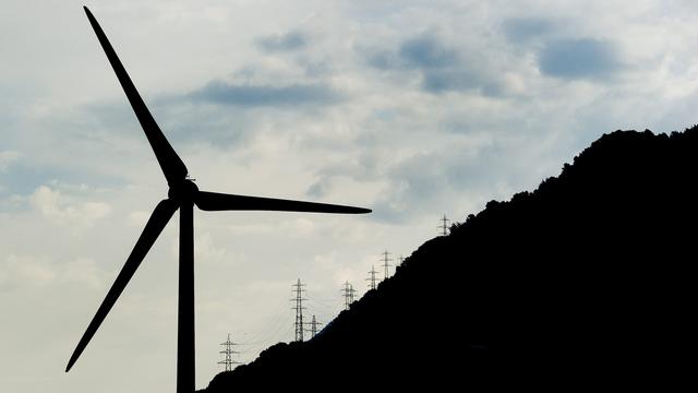 La plaine du Seeland dans la région des Trois-Lacs devrait bientôt accueillir des éoliennes. [Keystone - Jean-Christophe Bott]