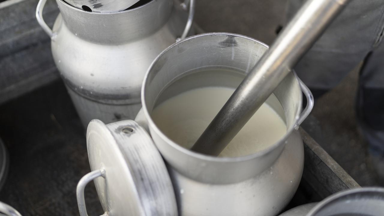 L'augmentation du prix du lait d'industrie fixée à 3 centimes, au lieu des 4 réclamés. [Keystone - Gaetan Bally]