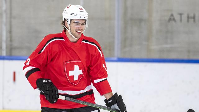Nico Hischier fait partie des 4 joueurs suisses évoluant en NHL à rejoindre l'équipe nationale. [Alexandra Wey - Keystone]