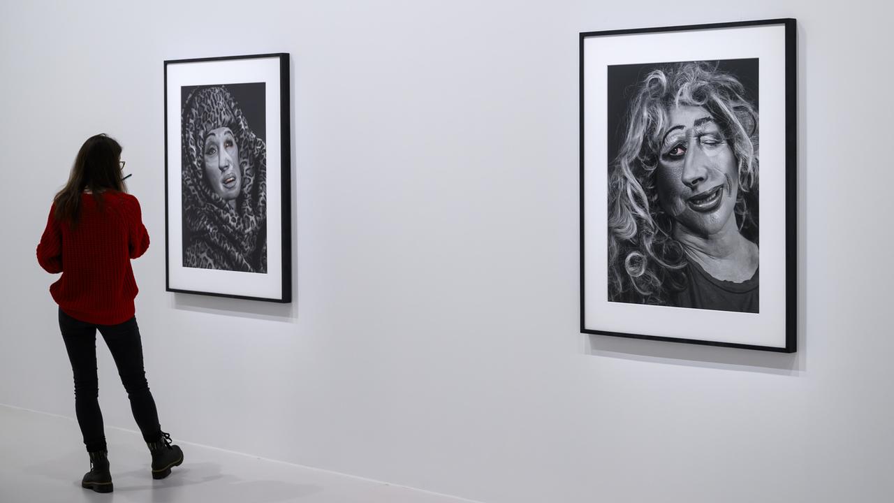 L'exposition de Cindy Sherman à Photo Elysée. [KEYSTONE - JEAN CHRISTOPHE BOTT]