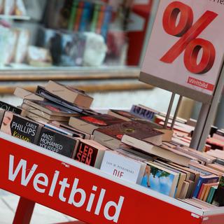 Présentes depuis presque un siècle et dont le siège est en Allemagne, les librairies Weltbild et leurs 24 succursales vont fermer et licencieront leurs 124 salariés en Suisse alémanique. [Keystone/DPA - Jens Büttner]