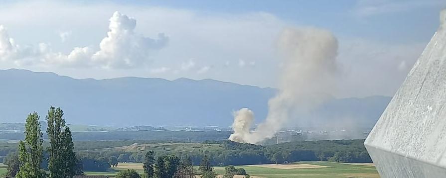 À Satigny (GE), un incendie important a touché le centre de recyclage Serbeco. [RTS - RTS]