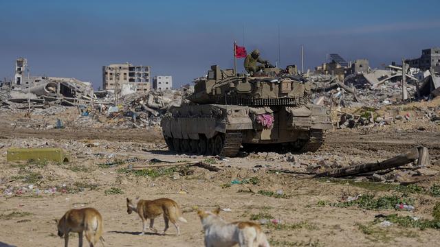 Un tank israélien à Gaza, le 8 février 2024. [KEYSTONE - ARIEL SCHALIT]