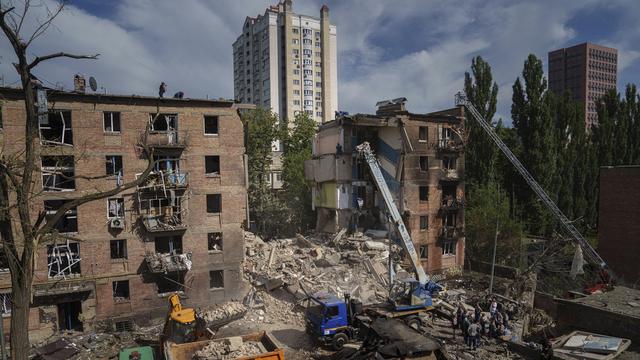 Le principal hôpital pour enfants de la capitale Kiev a été touché par une attaque russe. [Keystone - AP Photo/Evgeniy Maloletka]