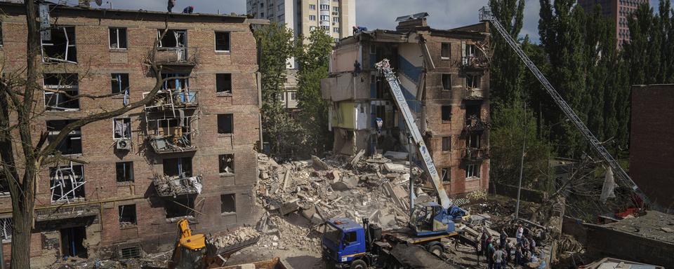 Le principal hôpital pour enfants de la capitale Kiev a été touché par une attaque russe. [Keystone - AP Photo/Evgeniy Maloletka]