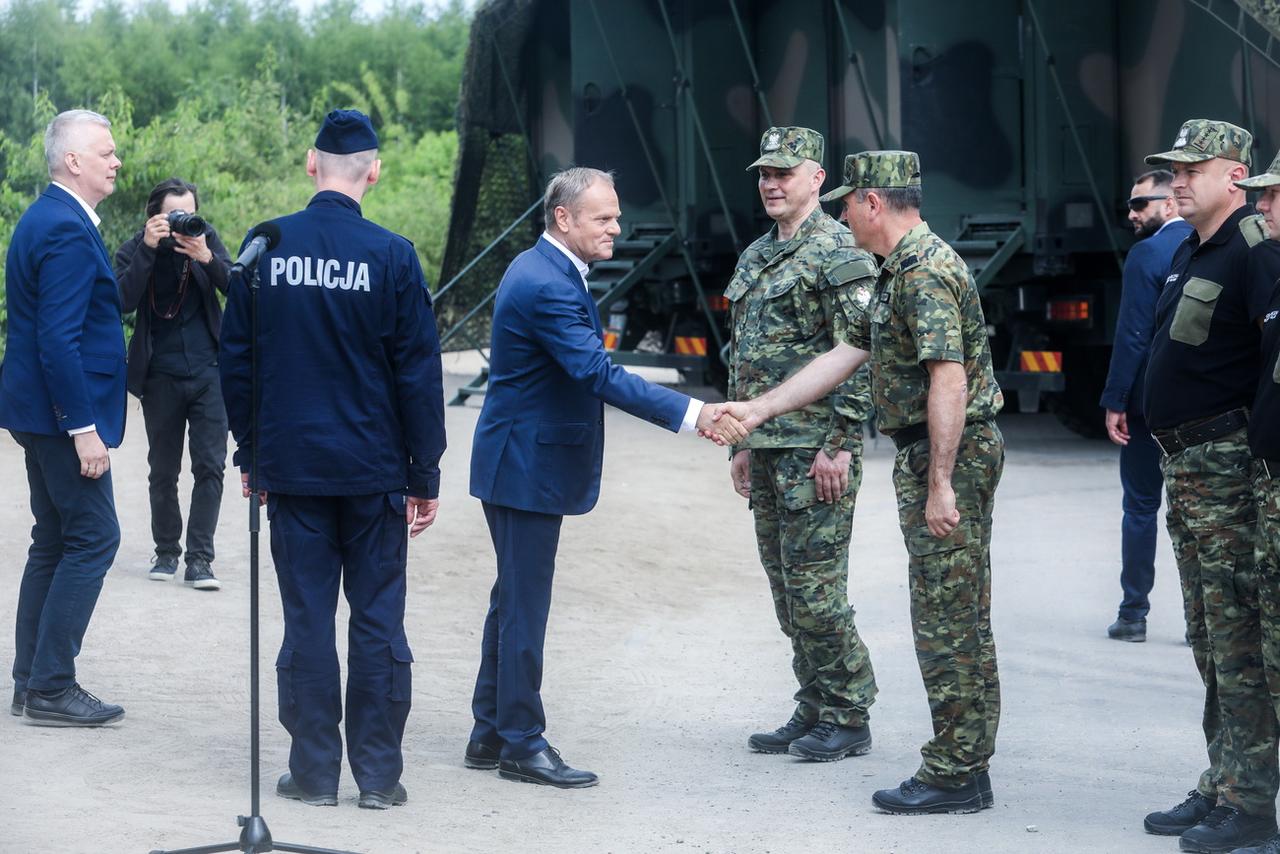 Sur fond de guerre aux portes de leur pays, les enjeux de sécurité ont marqué un tournant dans le vote des Polonaises et des Polonais. [KEYSTONE - ARTUR RESZKO]