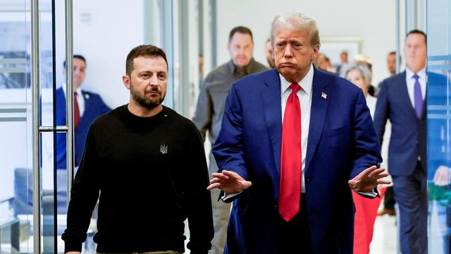 Le candidat républicain à la présidentielle et ancien président américain Donald Trump et le président ukrainien Volodymyr Zelenskiy se sont rencontrés vendredi à la Trump Tower à New York. [REUTERS - Shannon Stapleton]