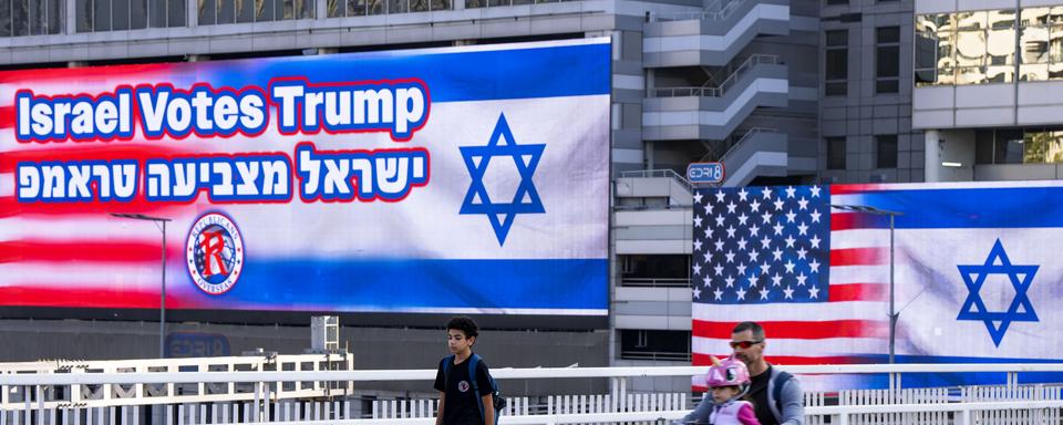 Les Israéliens soutiennent majoritairement le candidat républicain Donald Trump. [Keystone - AP Photo/Oded Balilty]