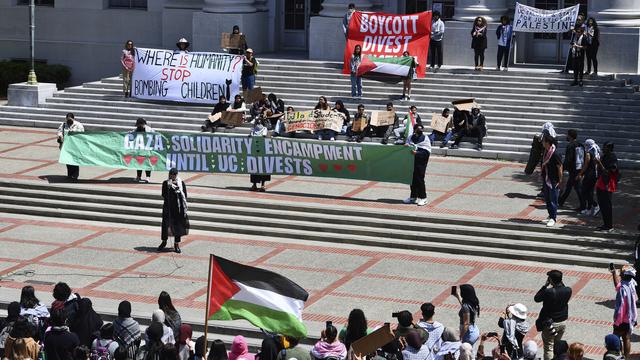 Des manifestations pro-palestiniennes agitent depuis jeudi plusieurs campus américains. [KEYSTONE - JOSE CARLOS FAJARDO]
