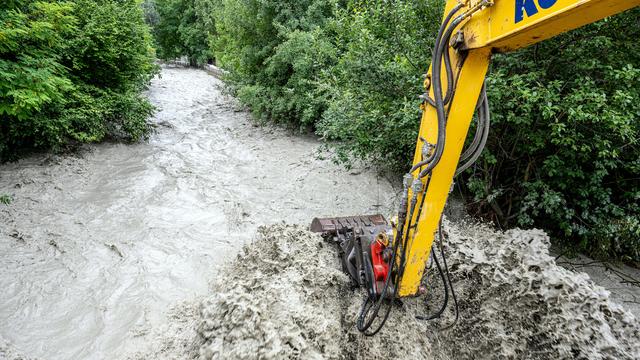 En Valais, des secteurs de la production industrielle sont à l'arrêt à cause des inondations. [Keystone - Olivier Maire]