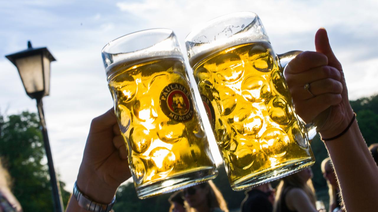 A Münich, un Biergarten ouvre ses portes pour l'été mais ne vendra pas de boissons alcoolisées (image d'illustration). [Keystone - Marc Müller]