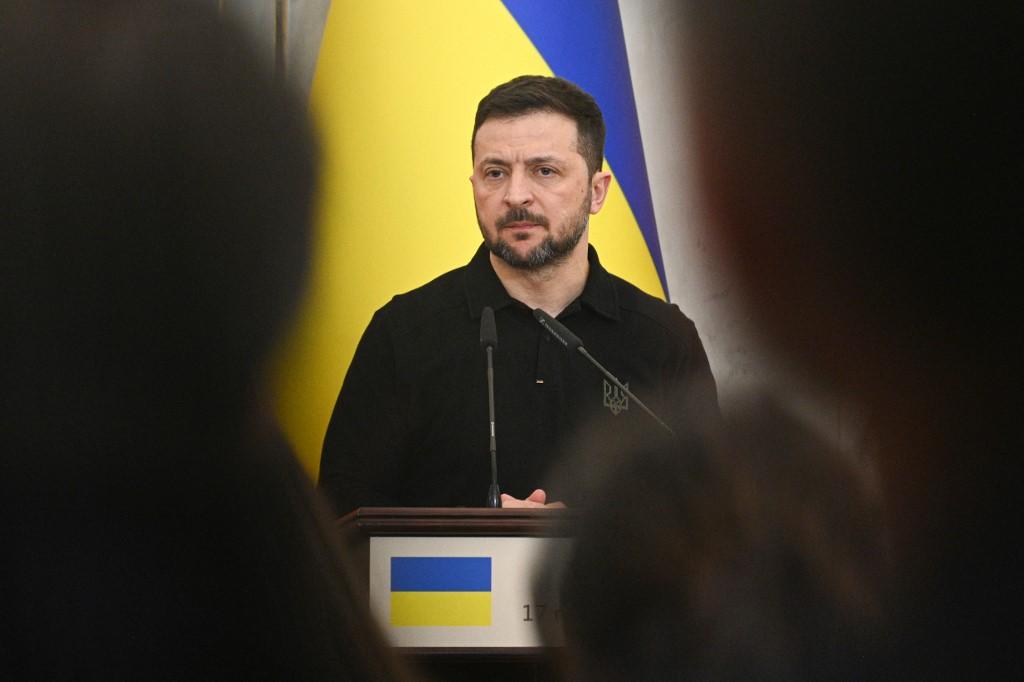 Volodymyr Zelensky appelle les Occidentaux à "renforcer urgemment l'Ukraine sur le champ de bataille". [AFP - YURIY DYACHYSHYN]