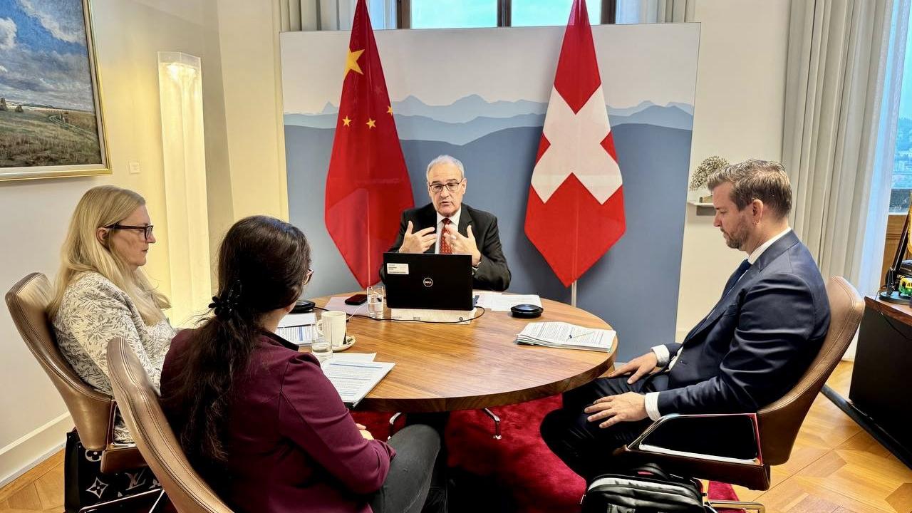 La Suisse et la Chine entament des négociations pour renouveler l'accord de libre-échange. [DEFR]