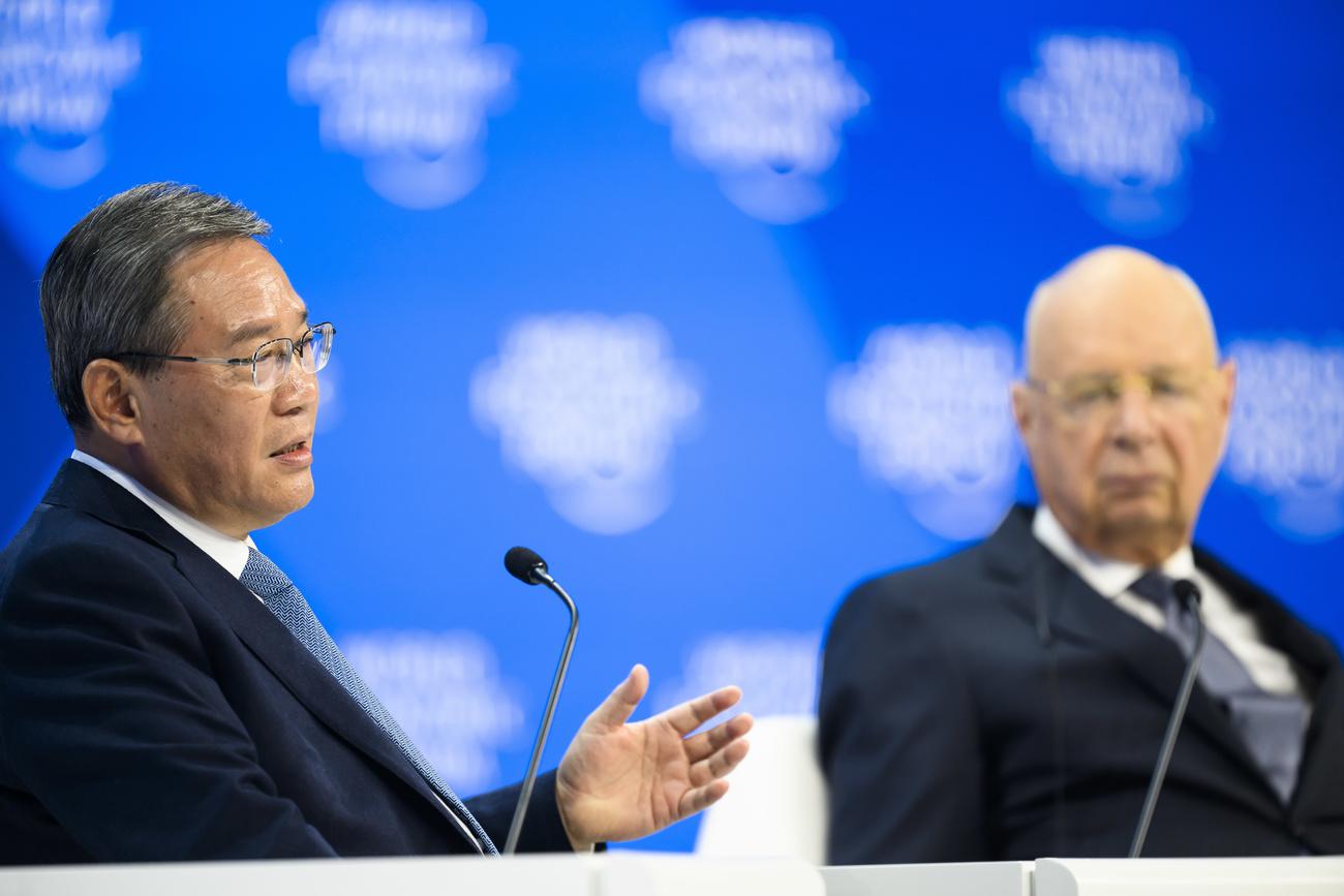 Le Premier ministre chinois Li Qiang tente de rassurer sur l'économie chinoise au WEF à Davos, le 16 janvier 2024. [KEYSTONE - GIAN EHRENZELLER]